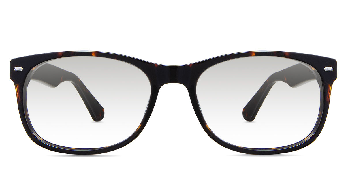 Niel black tinted Gradient glasses in the sacalia variant - it's a rectangular frame with a narrow width nose bridge of 18mm and a broad arm and tips.